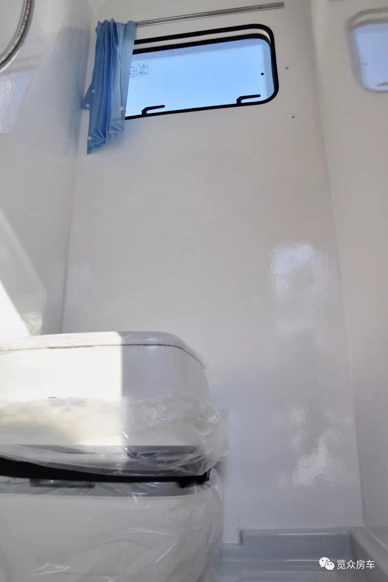 外觀大氣，空間十足的房車