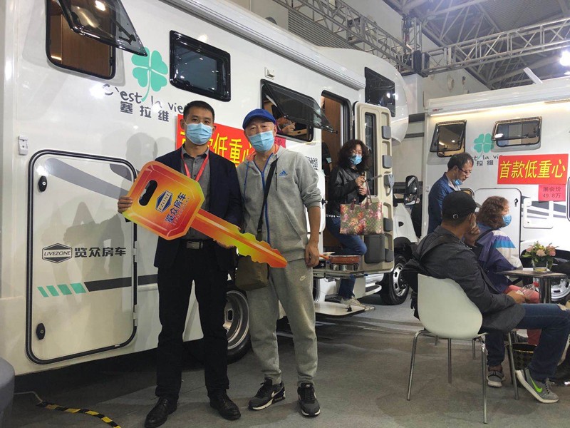 從這選房車的顧客怎么這么多？