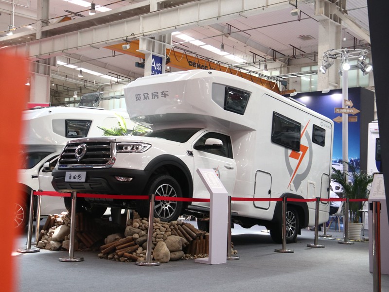 年度新車、自動檔、四驅(qū)，能選的房車