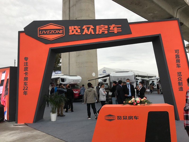 炮營集合，連看自由炮房車