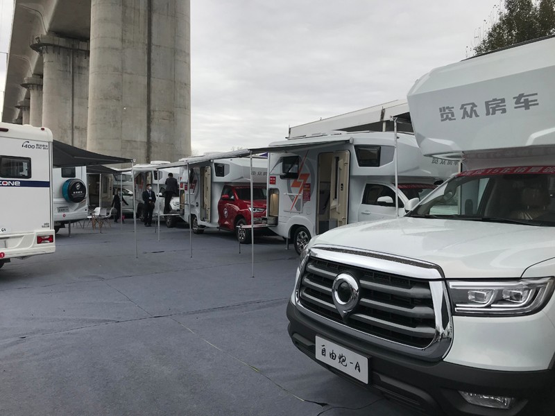 炮營集合，連看自由炮房車