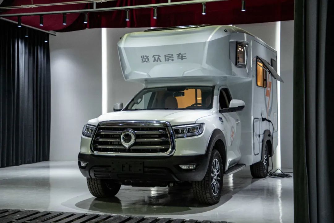 為什么覽眾房車(chē)要采用玻璃鋼“三明治”車(chē)身結(jié)構(gòu)？