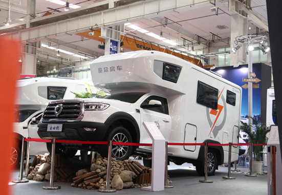 年度新車、自動(dòng)檔、四驅(qū)，能選的房車